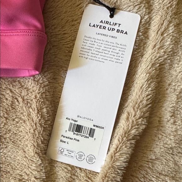NWT Alo yoga layer up bra - Picture 2 of 3